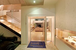 บริเวณประตูทางเข้า