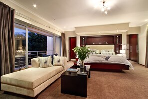 วิลล่า, 5 ห้องนอน, สระว่ายน้ำส่วนตัว | เครื่องนอนระดับพรีเมียม, ตู้นิรภัยในห้องพัก, โต๊ะทำงาน, ห้องเก็บเสียง