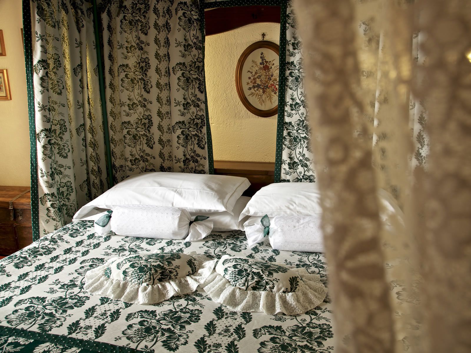 romantic suite, 1 king bed, balcony, mountain view | hypo-allergenic bedding, minibar, in-room safe, desk