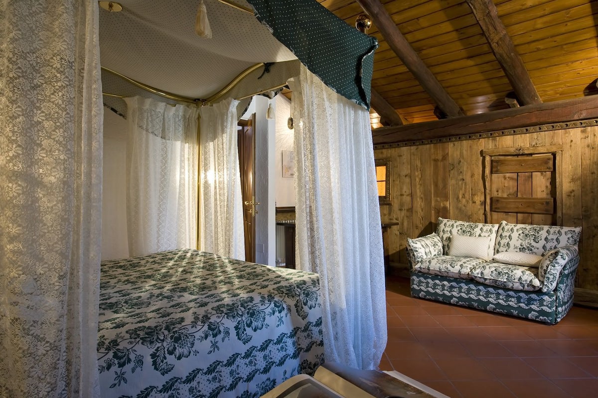 romantic suite, 1 king bed, balcony, mountain view | hypo-allergenic bedding, minibar, in-room safe, desk