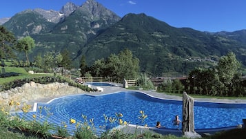 Seasonal outdoor pool, pool loungers