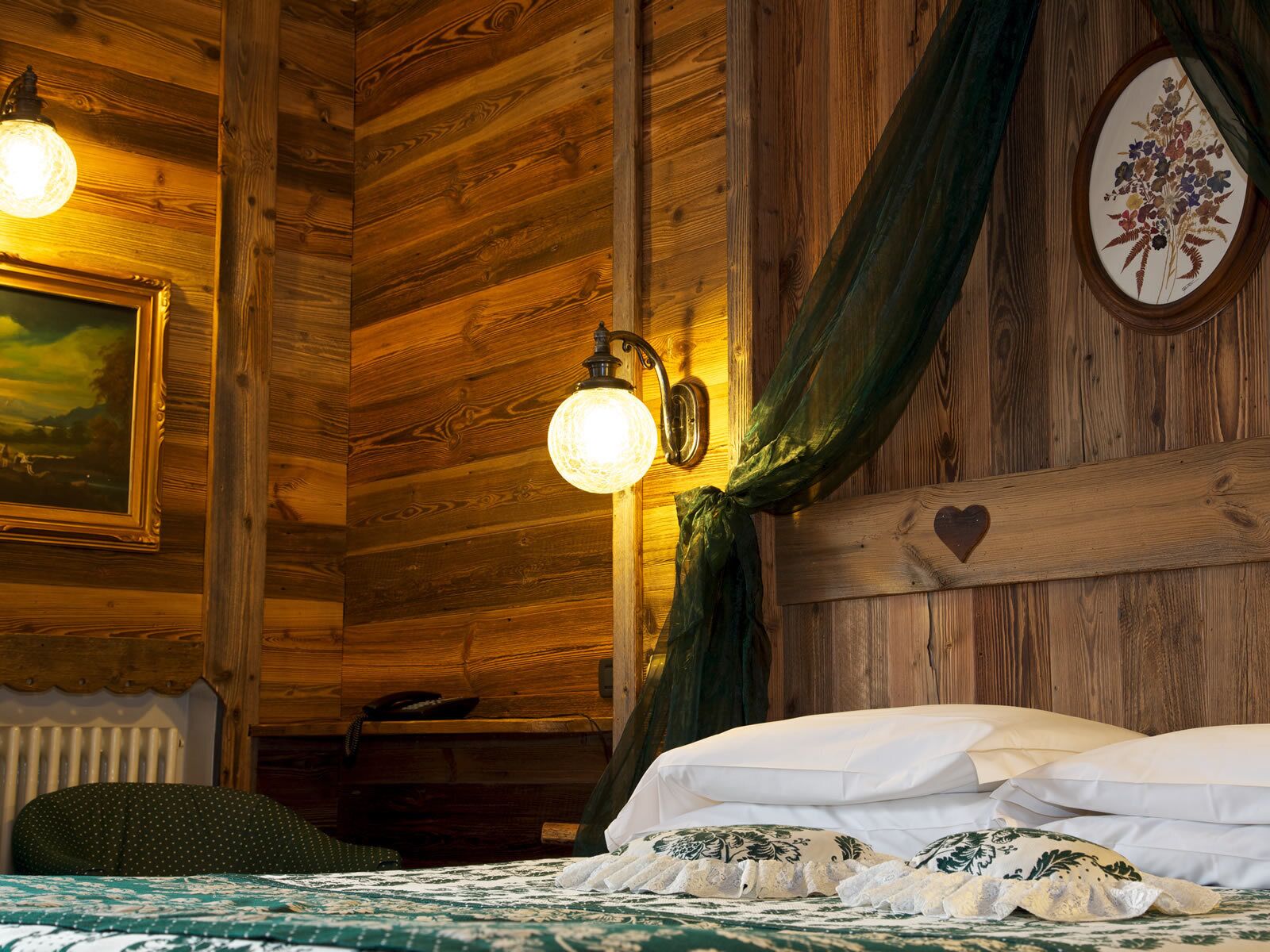 hypo-allergenic bedding, minibar, in-room safe, desk