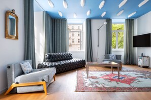 Deluxe Apartment, 1 Bedroom, River View (1st.floor) | Living room