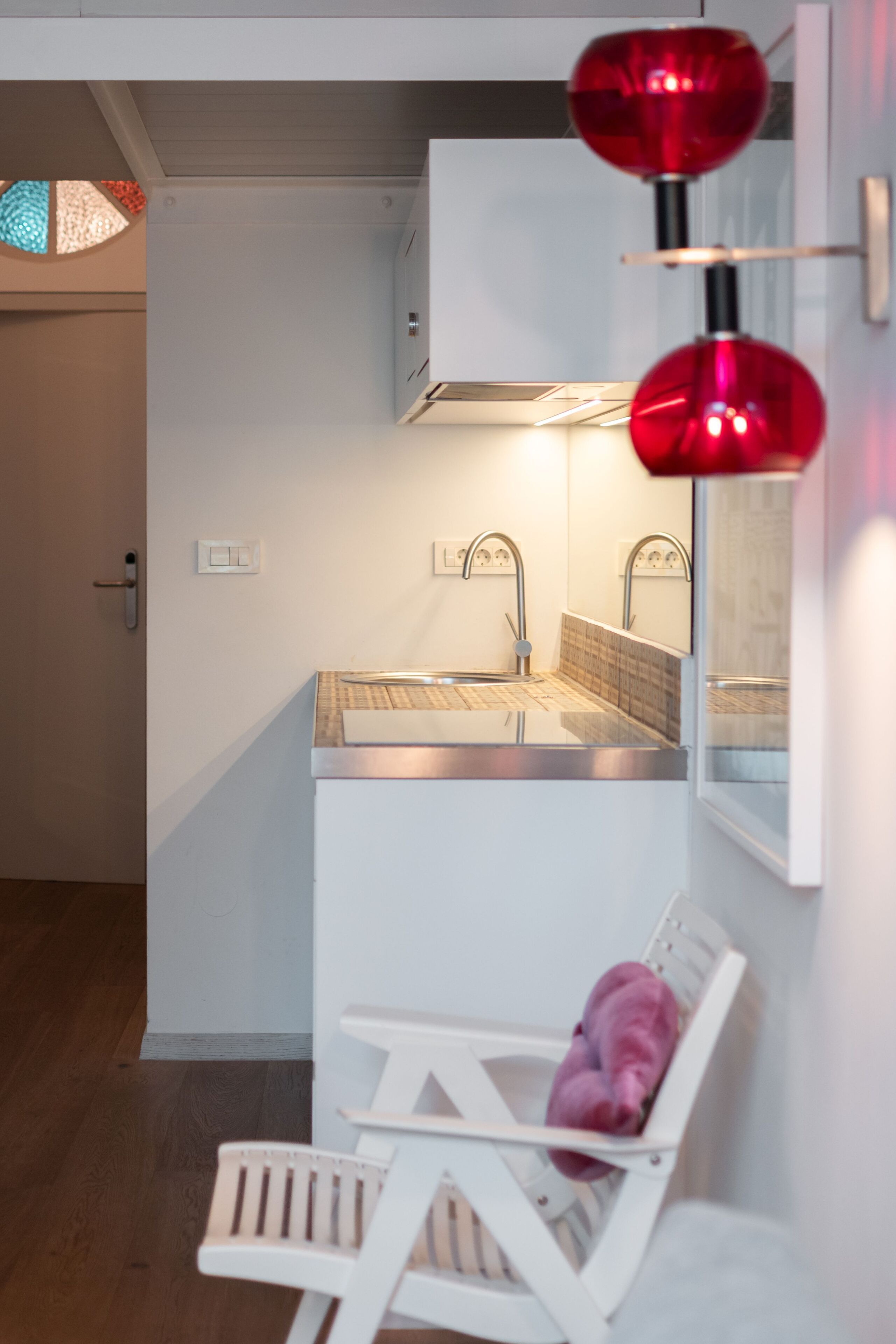 design studio, river view (1st.floor) | private kitchen | full-sized fridge, microwave, stovetop, espresso maker