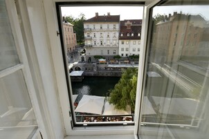 Deluxe Duplex, 2 Bedrooms, River View (Third floor) | City view