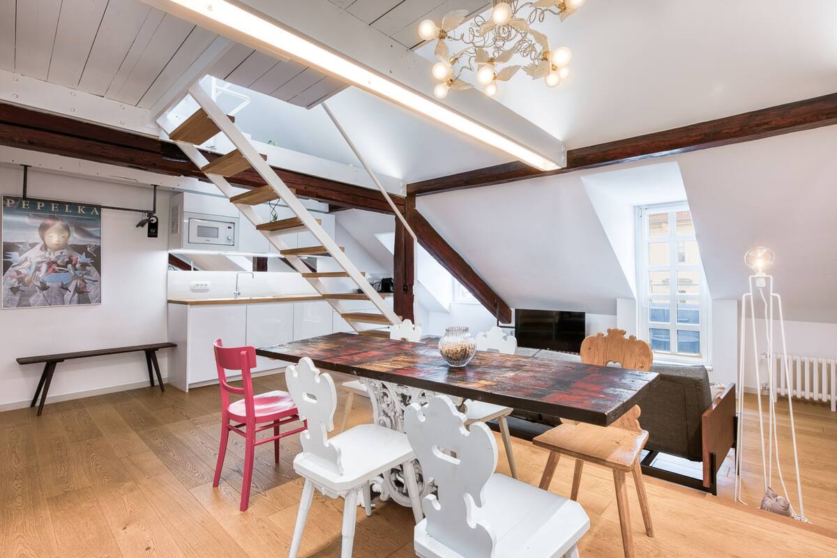 deluxe duplex, 2 bedrooms, river view (third floor) | living room | 100-cm flat-screen tv with cable channels, tv