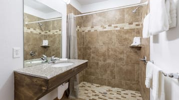 Bañera con ducha, toallas