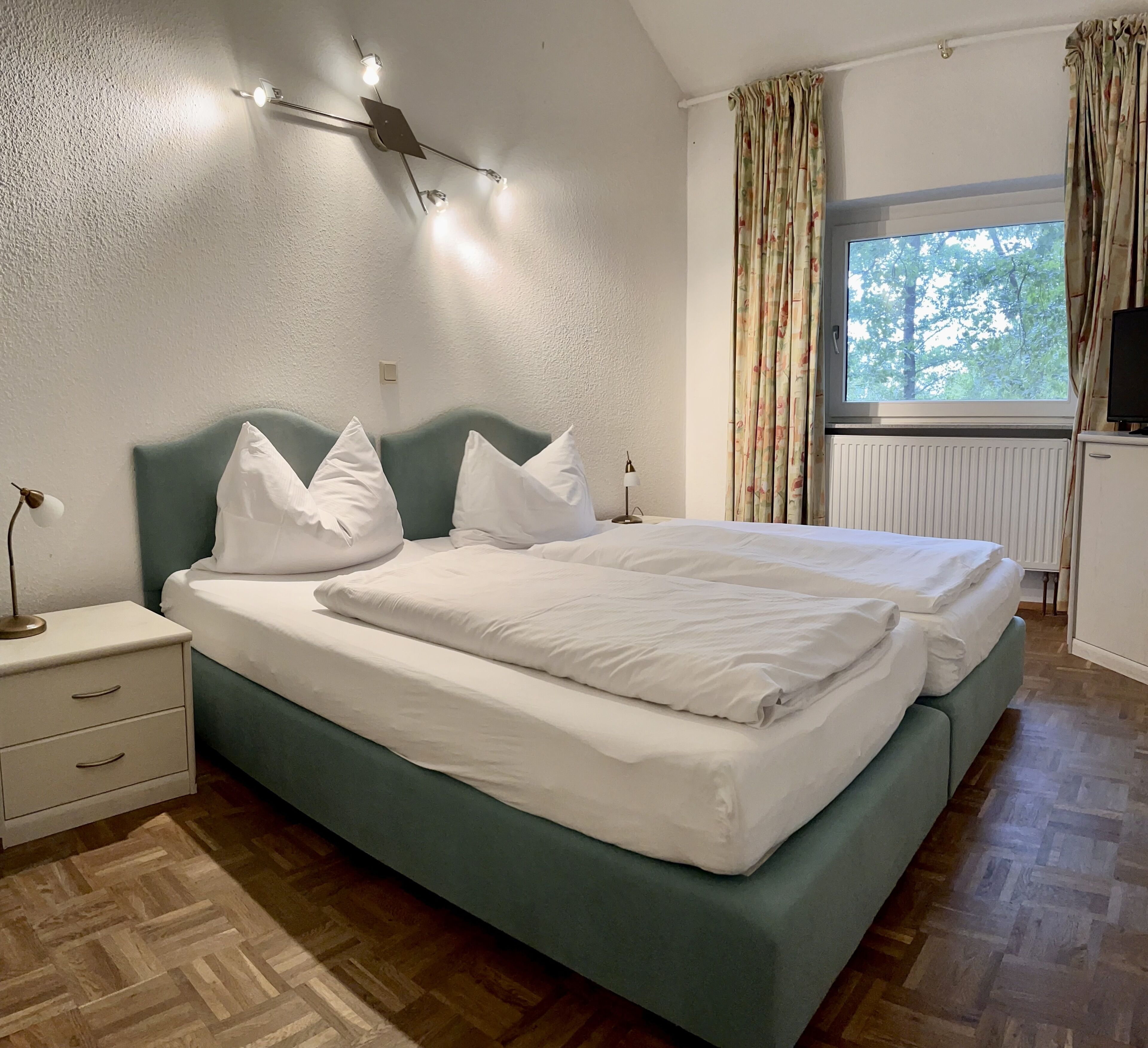 standard double room | in-room safe, desk, iron/ironing board, free wifi