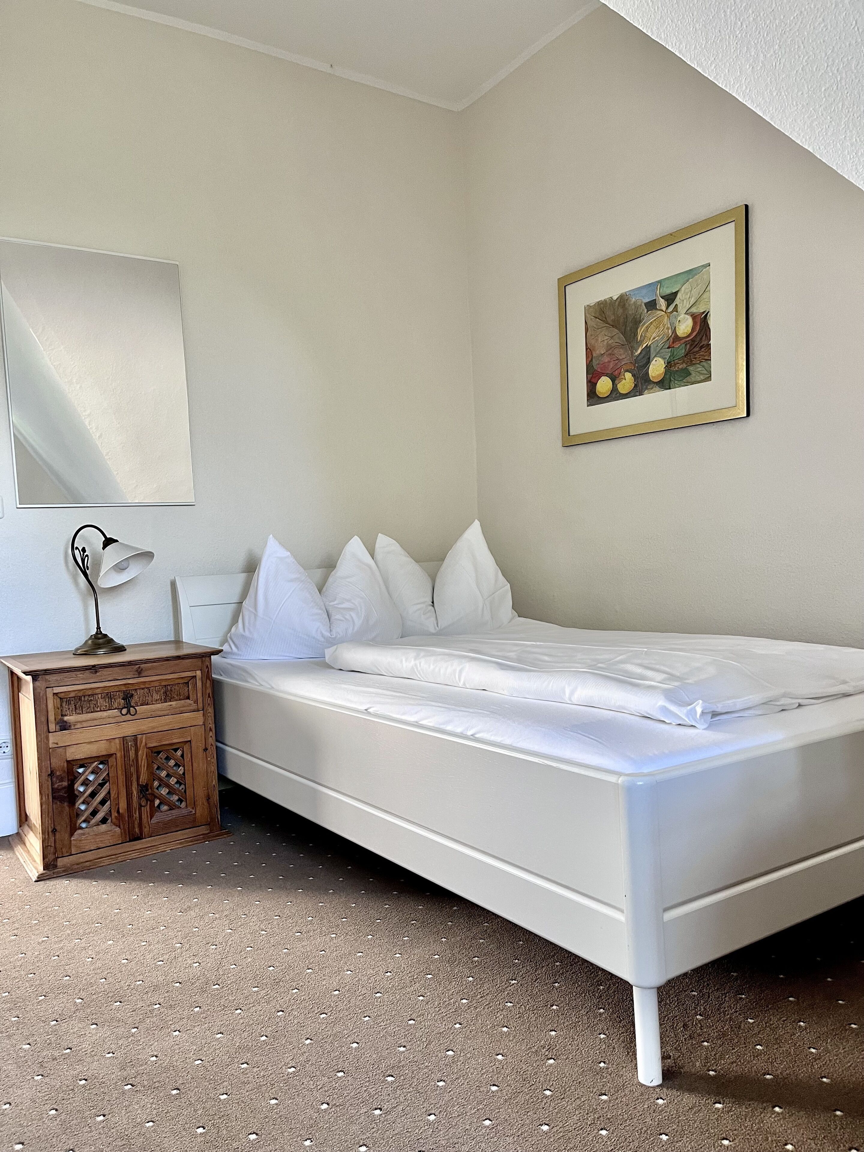 comfort single room | in-room safe, desk, iron/ironing board, free wifi