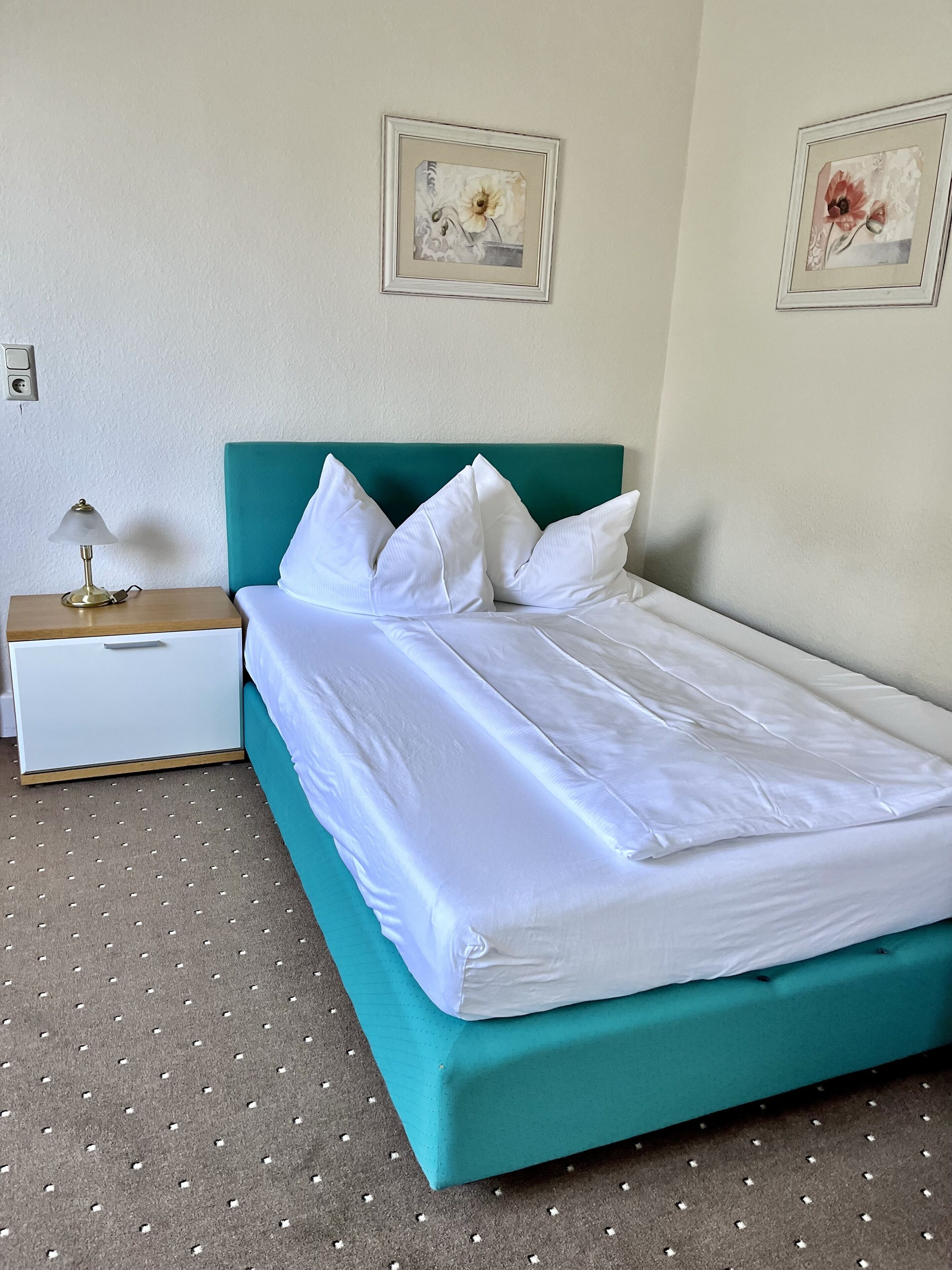 comfort single room | in-room safe, desk, iron/ironing board, free wifi