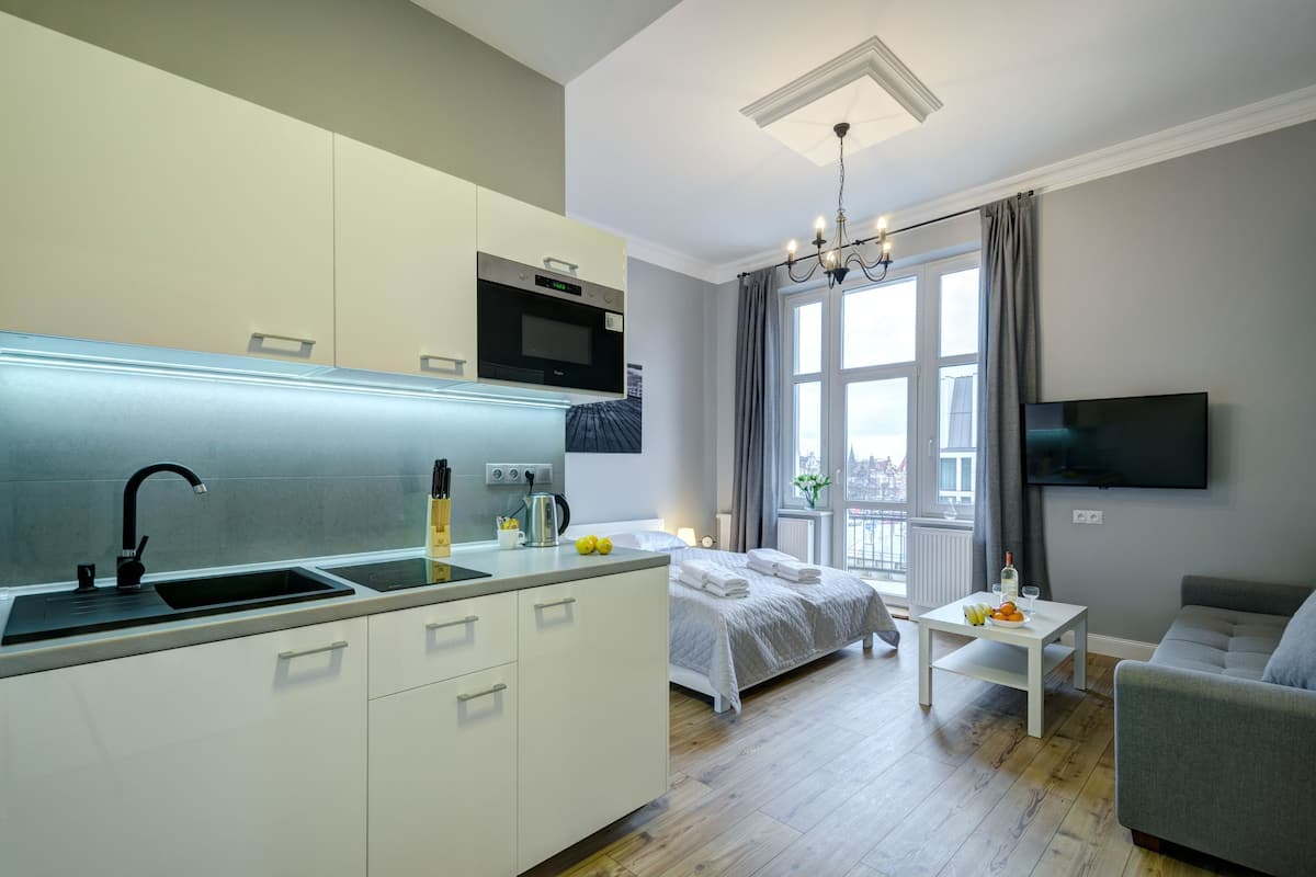 Studio, Balcony (4 people) | Private kitchenette | Fridge, microwave, stovetop, electric kettle