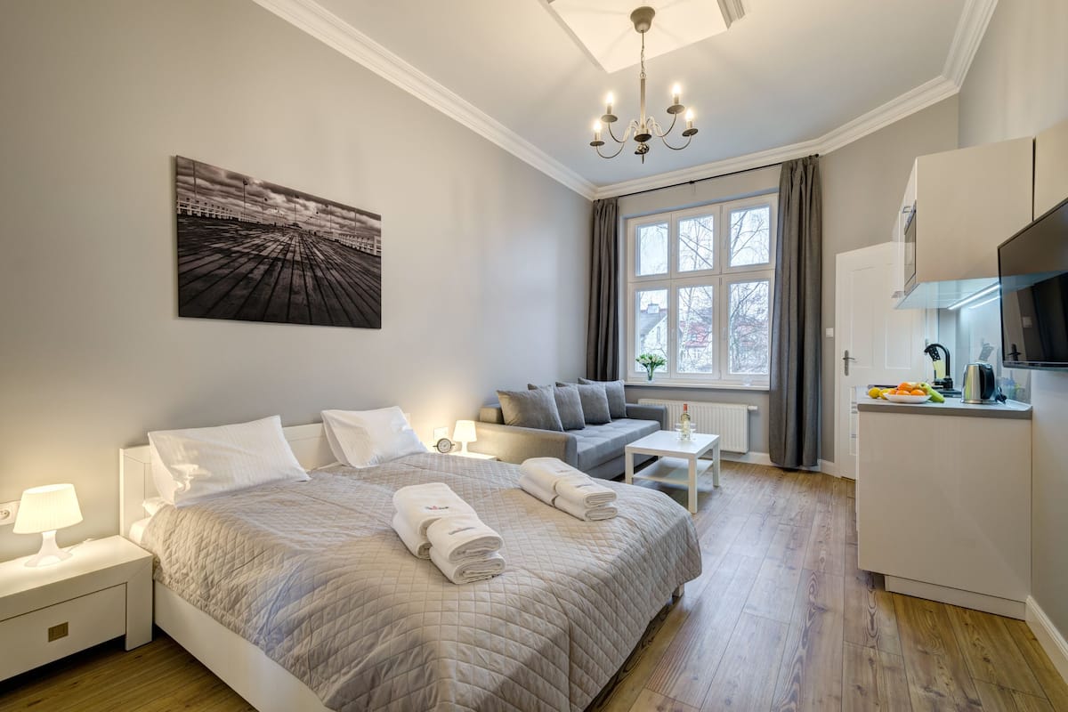 Studio, Bathtub (4 people) | 1 bedroom, individually furnished, iron/ironing board, cribs/infant beds