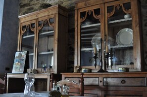 Breakfast, lunch, dinner served; local cuisine - Hotel Rural Mesa del Conde (San Felices de los Gallegos)