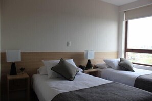 In-room safe, desk, free cots/infant beds, free rollaway beds - Hotel Umawue (Concepción)