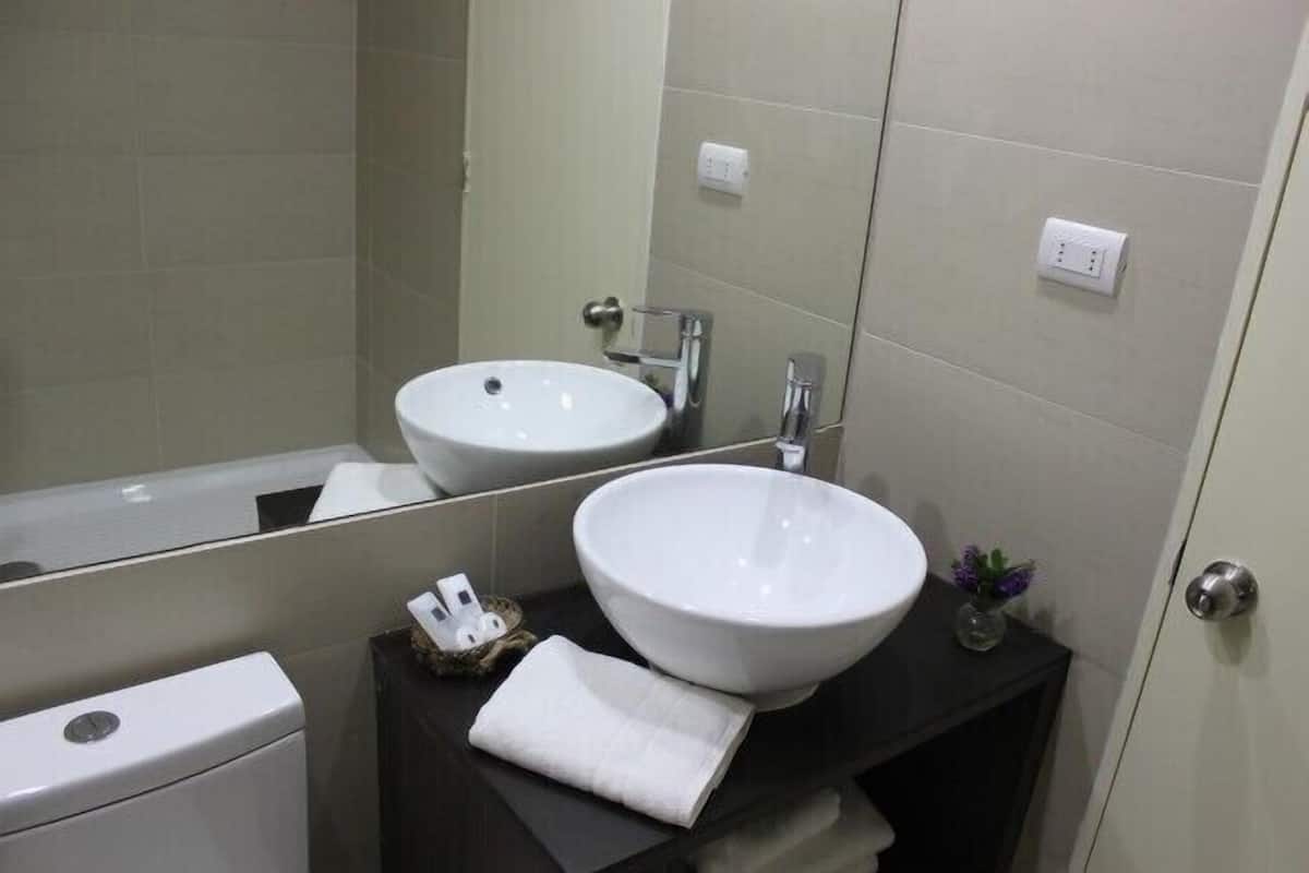 standard double room, 1 king bed | bathroom | shower, free toiletries, hair dryer, towels