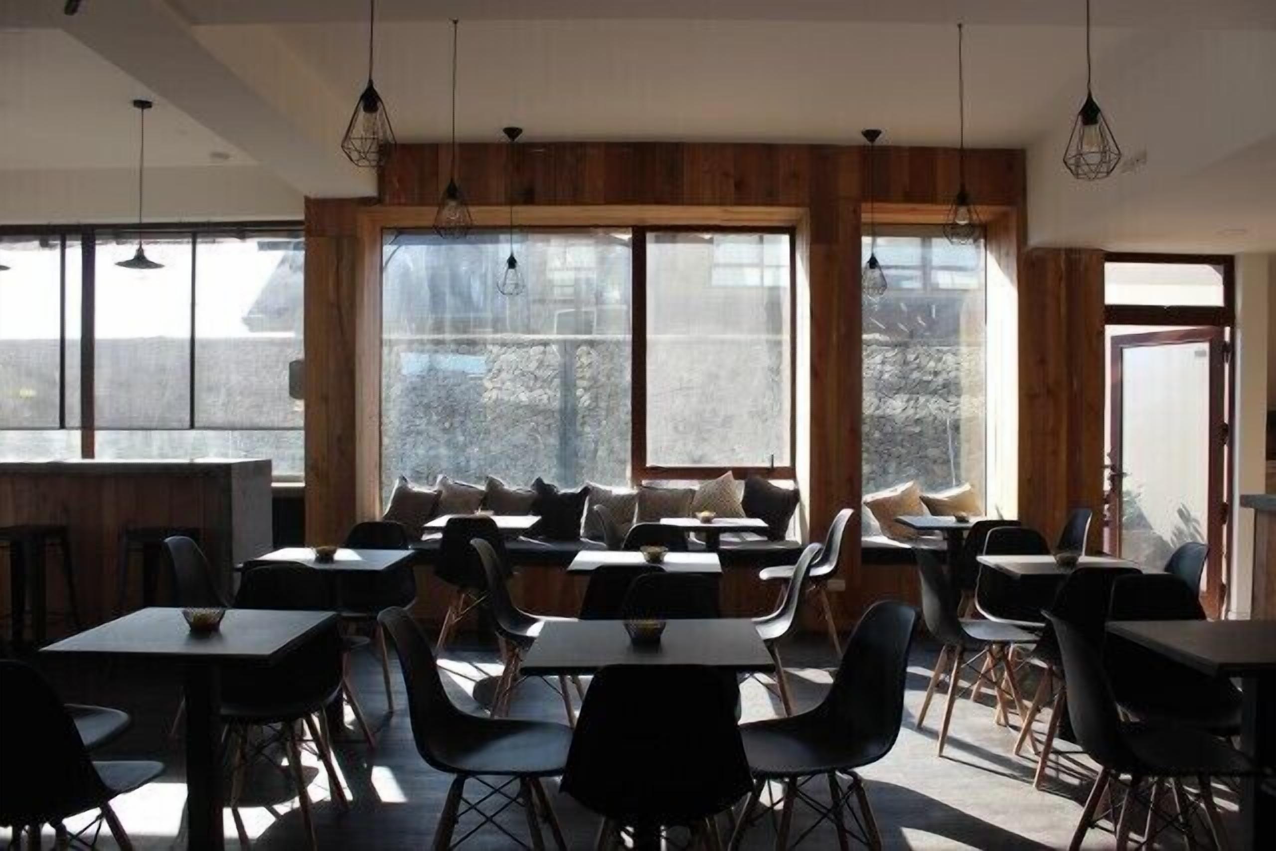 free buffet breakfast