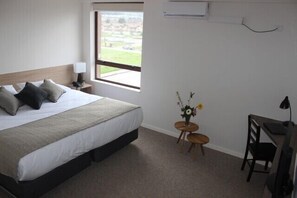 标准双人房, 1 张特大床 | 客房内保险箱、办公桌、免费婴儿床、免费折叠床/加床