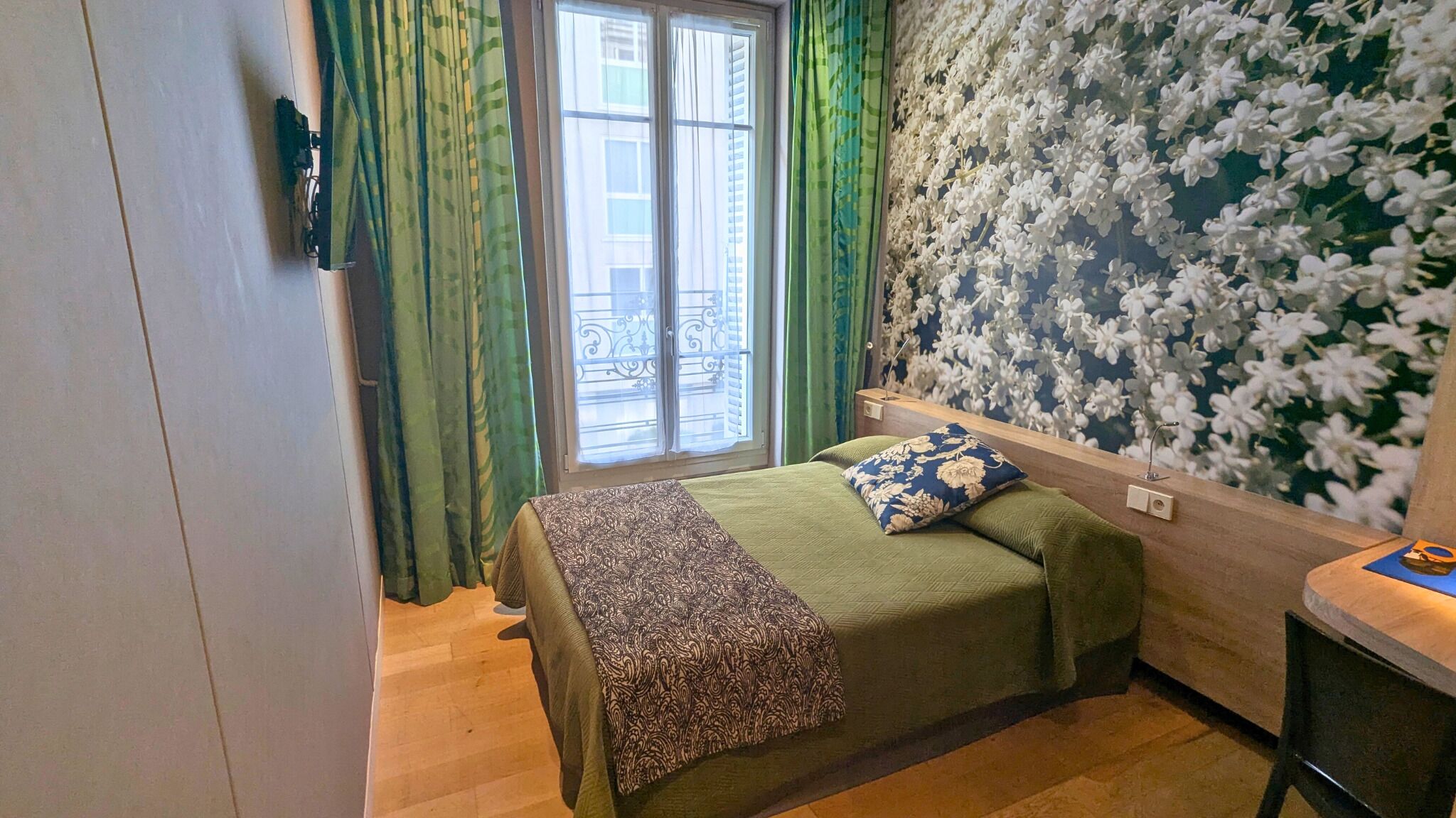 Coffres-forts dans les chambres, bureau, Wi-Fi gratuit, draps fournis