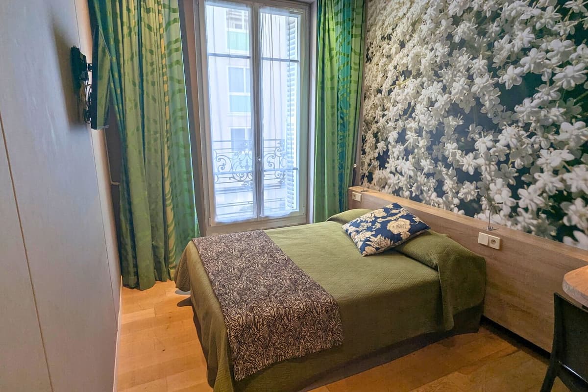 In-room safe, desk, free WiFi, bed sheets