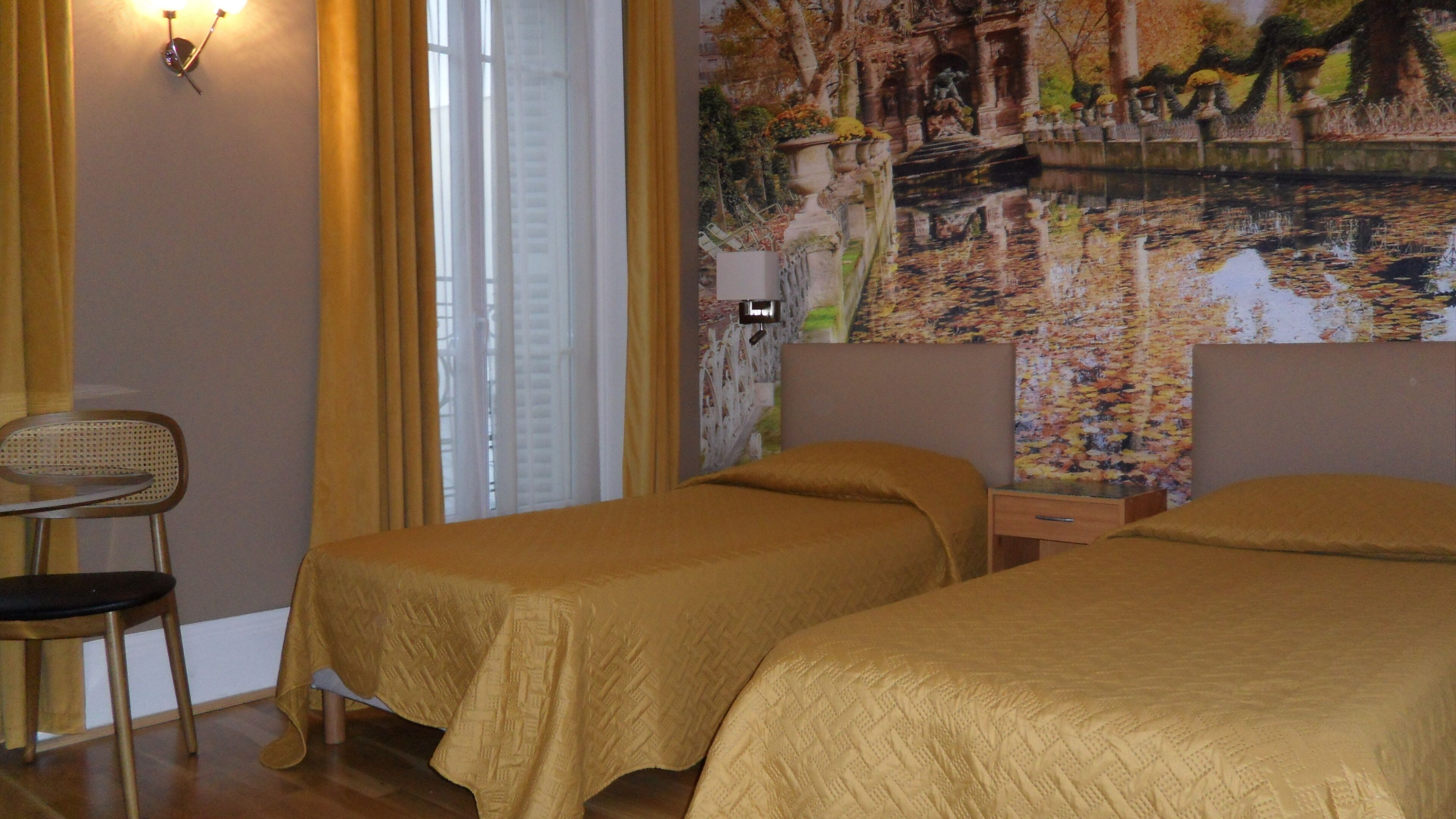 Twin kamer | Een kluis op de kamer, een bureau, gratis wifi, beddengoed