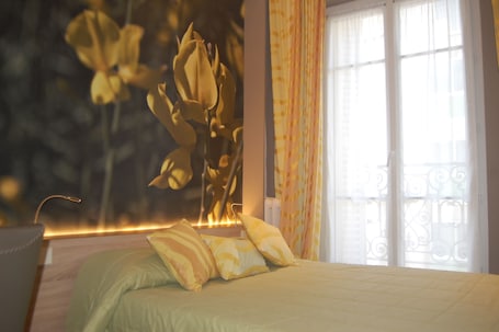 Double Room | In-room safe, desk, free WiFi, bed sheets