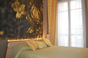 Coffres-forts dans les chambres, bureau, Wi-Fi gratuit, draps fournis