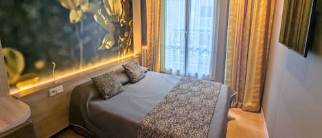 Caja de seguridad en la habitación, escritorio y wifi gratis