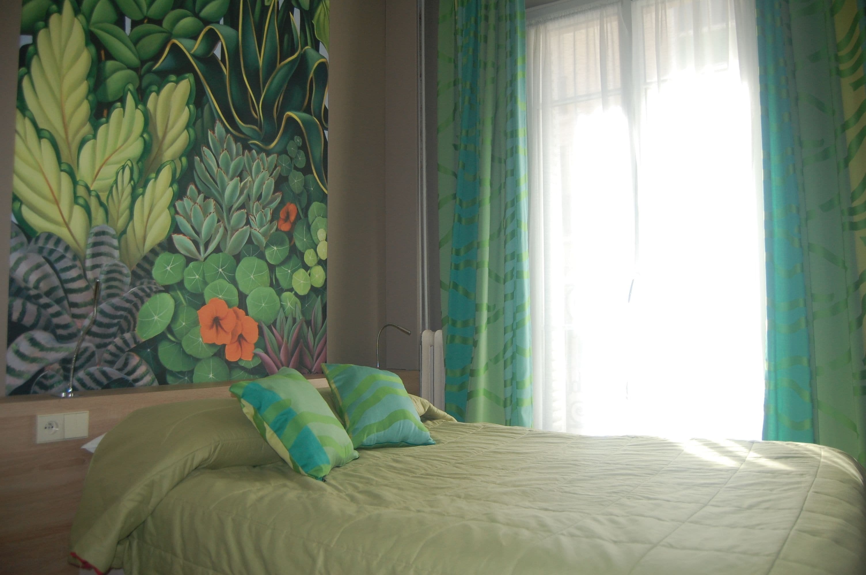 Tweepersoonskamer | Een kluis op de kamer, een bureau, gratis wifi, beddengoed