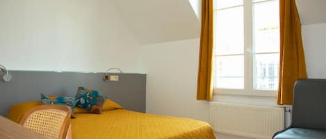 Double Room | In-room safe, desk, free WiFi, bed sheets
