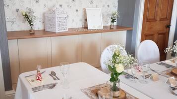 Free daily English breakfast