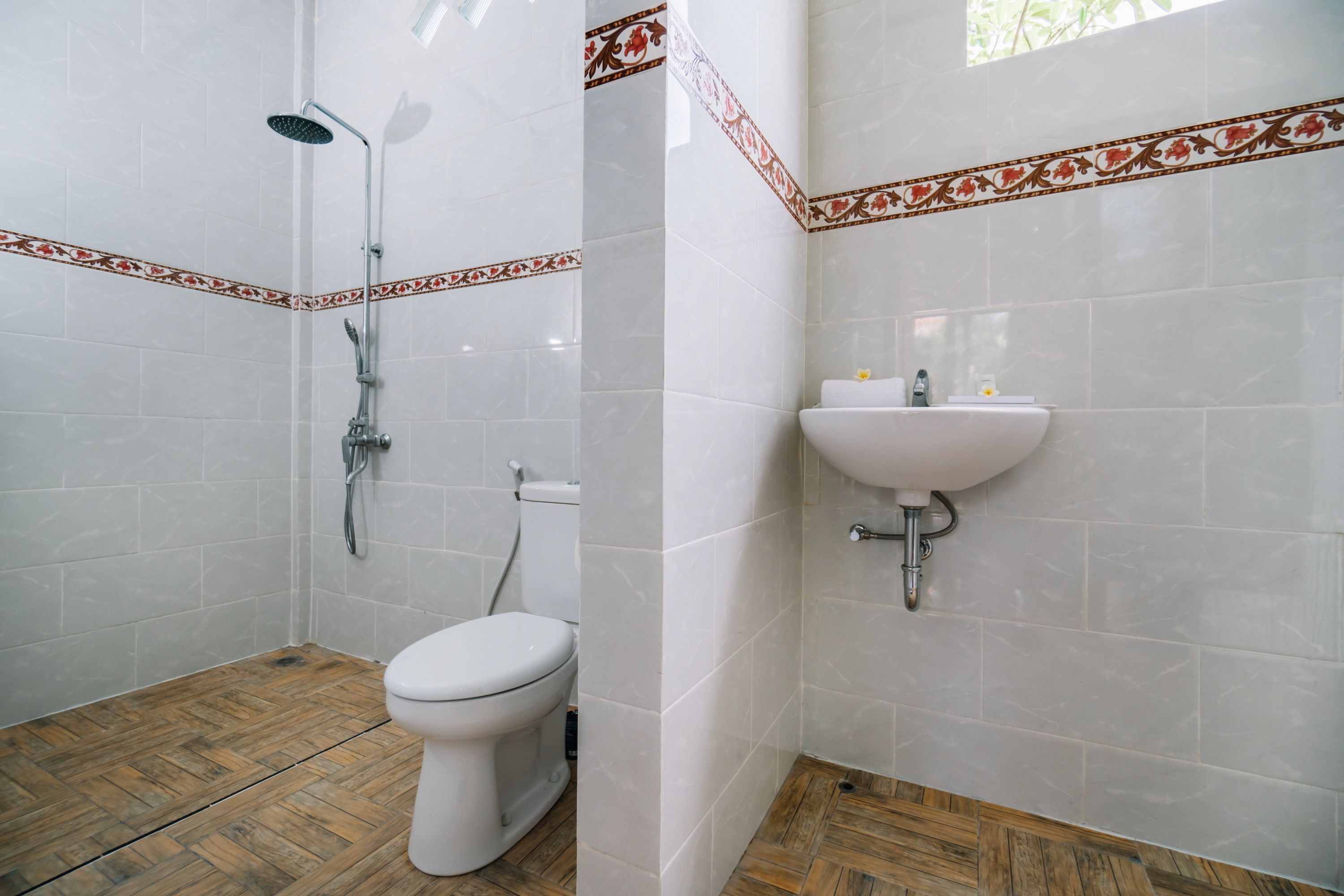 superior double room | bathroom | shower, free toiletries, towels