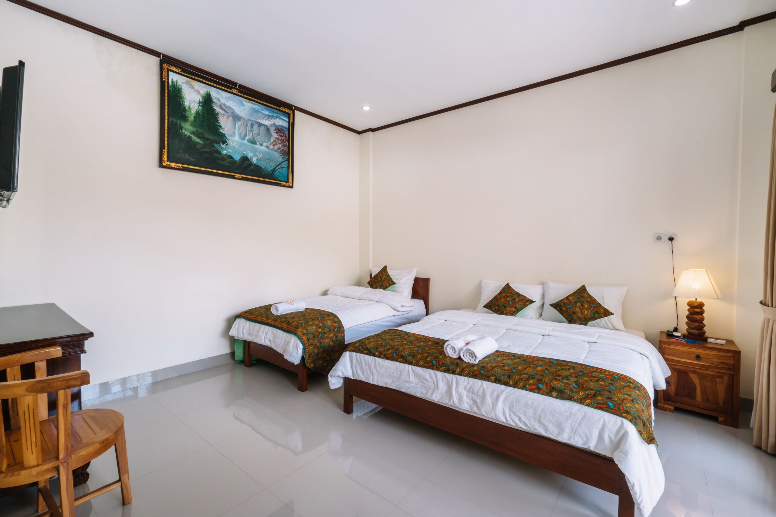 family room, 2 bedrooms | desk, free wifi