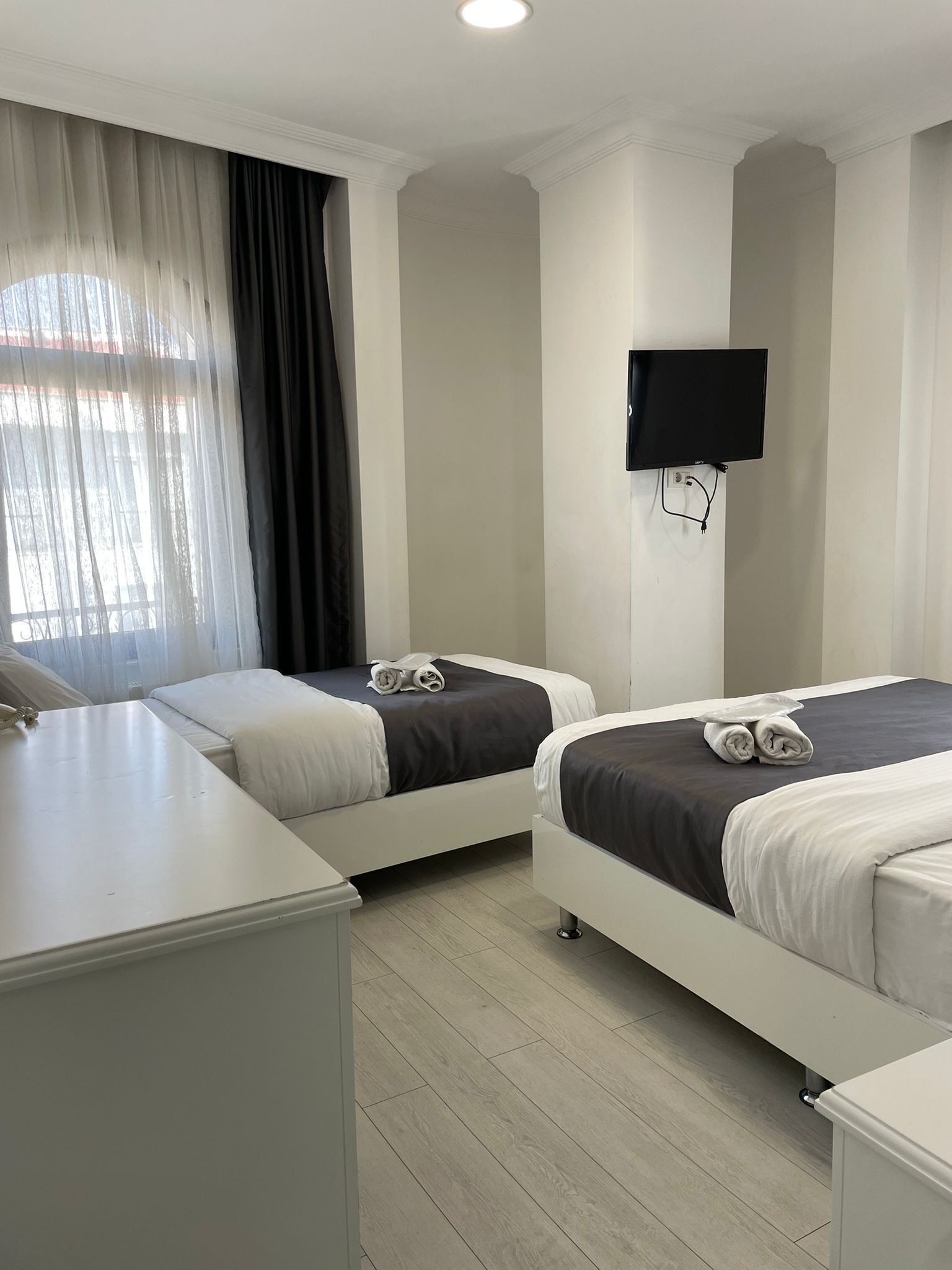 Standard Triple Room | Premium bedding, minibar, in-room safe, laptop workspace