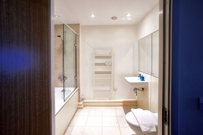 Business Apartment, 1 Bedroom | Bathroom | Combined shower/tub, free toiletries, hair dryer, towels - The Paramount (Swindon)