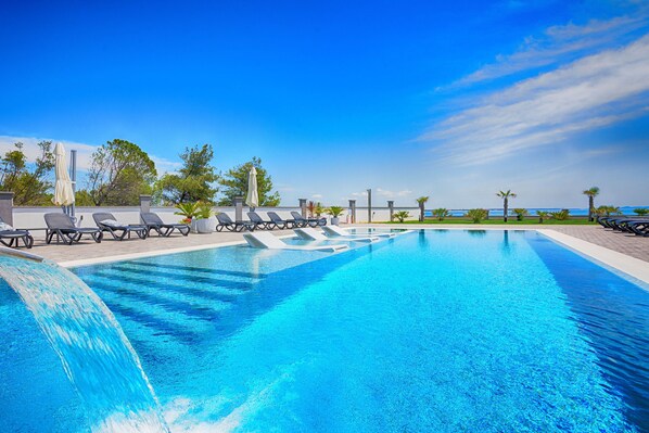 Outdoor pool - Apartments Basic (Vir)