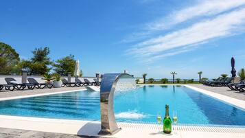 Kolam renang outdoor