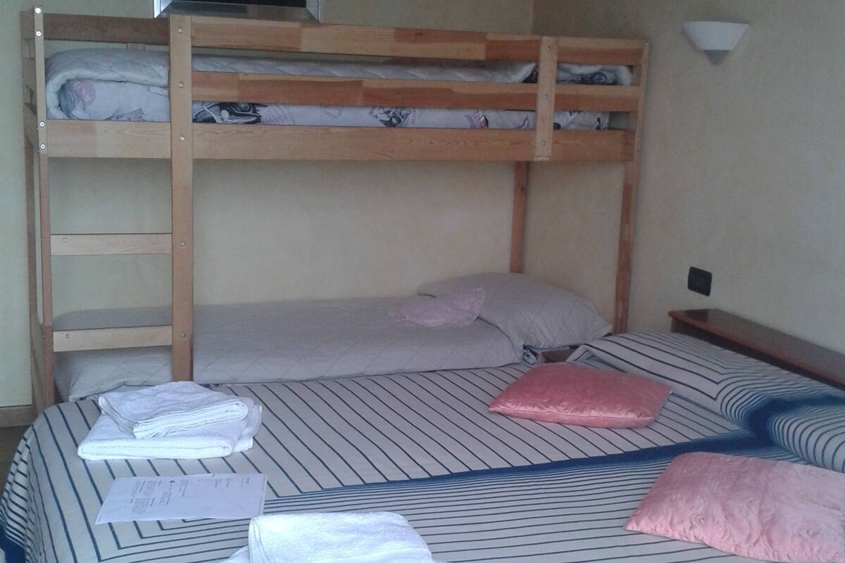 Iron/ironing board, free WiFi
