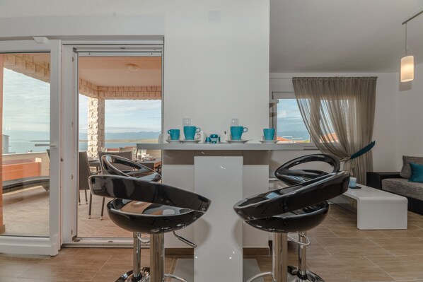 Appartement, vue mer (A3) | Restauration dans la chambre