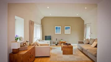 Casa de campo, 3 habitaciones (Muirfield) | Área de sala de estar | Televisión de pantalla plana