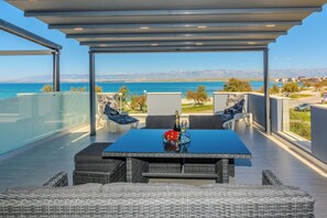 Apartment, 2 Bedrooms, Sea View, A2 | 露台/庭院