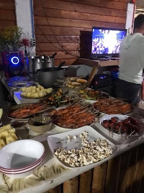 Daily cooked-to-order breakfast for a fee