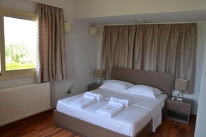 Familienvilla, 3 Schlafzimmer, barrierefrei, Blick auf die Anlage | 1 Schlafzimmer, hochwertige Bettwaren, Bügeleisen/Bügelbrett