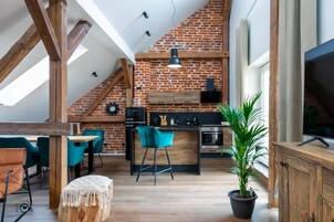 Loft | Blackout drapes, iron/ironing board, free WiFi, bed sheets