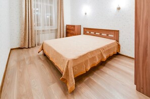Appartamento, 2 camere da letto | 2 camere, una scrivania, insonorizzazione, ferro/asse da stiro