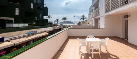 Iron/ironing board, free cribs/infant beds, free rollaway beds