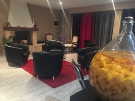 Bar lounge