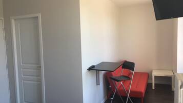 1 bedroom, iron/ironing board, cots/infant beds, free WiFi