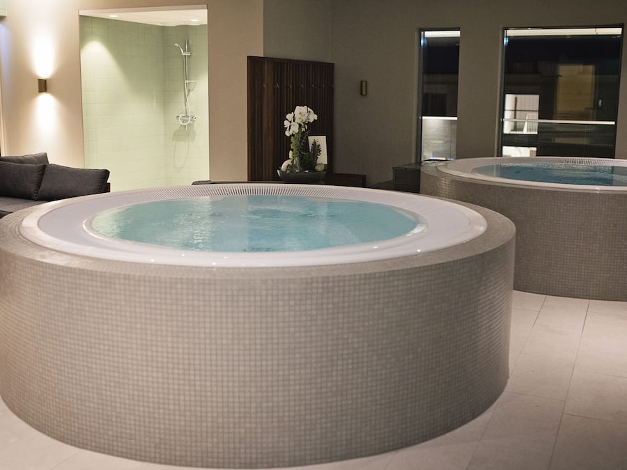 Badstue, boblebad, kroppsbehandlinger, kroppsinnpakning og kroppsskrubb