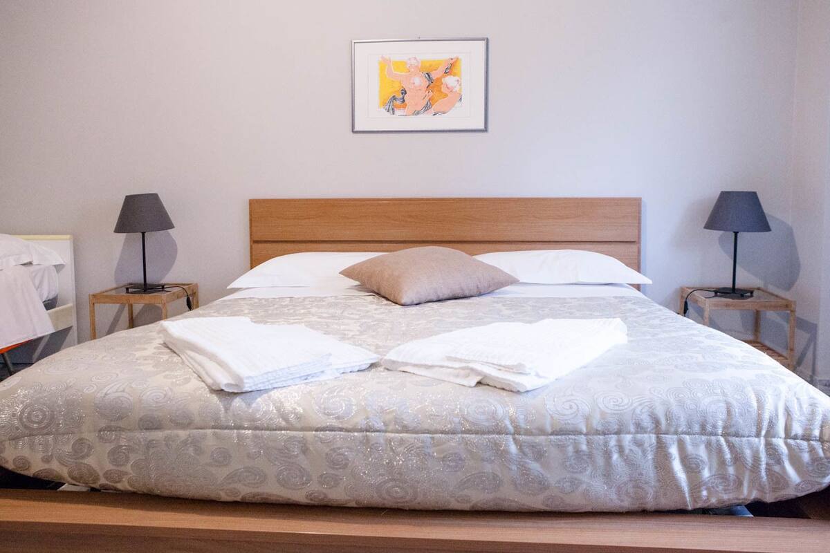 Desk, free WiFi, bed sheets