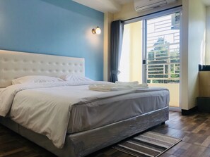 Superior Double Room | In-room safe, desk, laptop workspace, blackout drapes - SAB Residence (Pattaya)